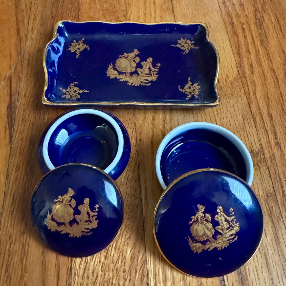 Elegant Blue and Gold salt & pepper wells